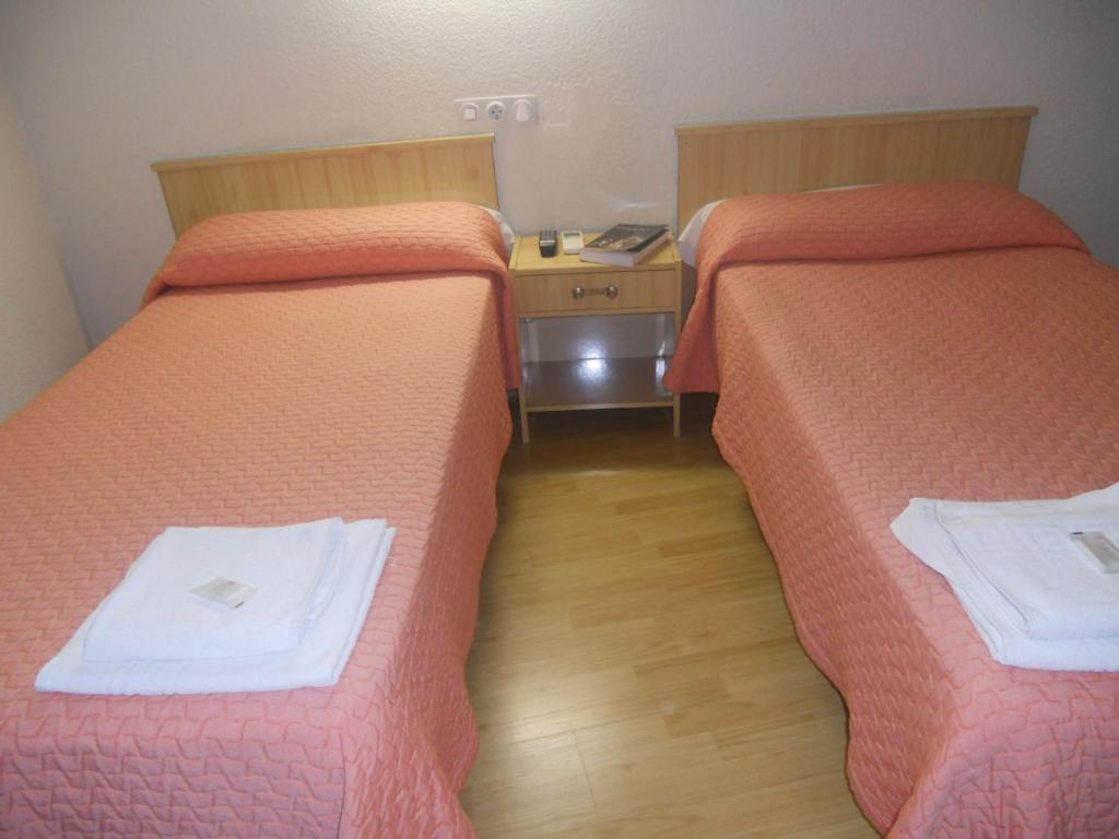Hostal Olga Madrid Room photo