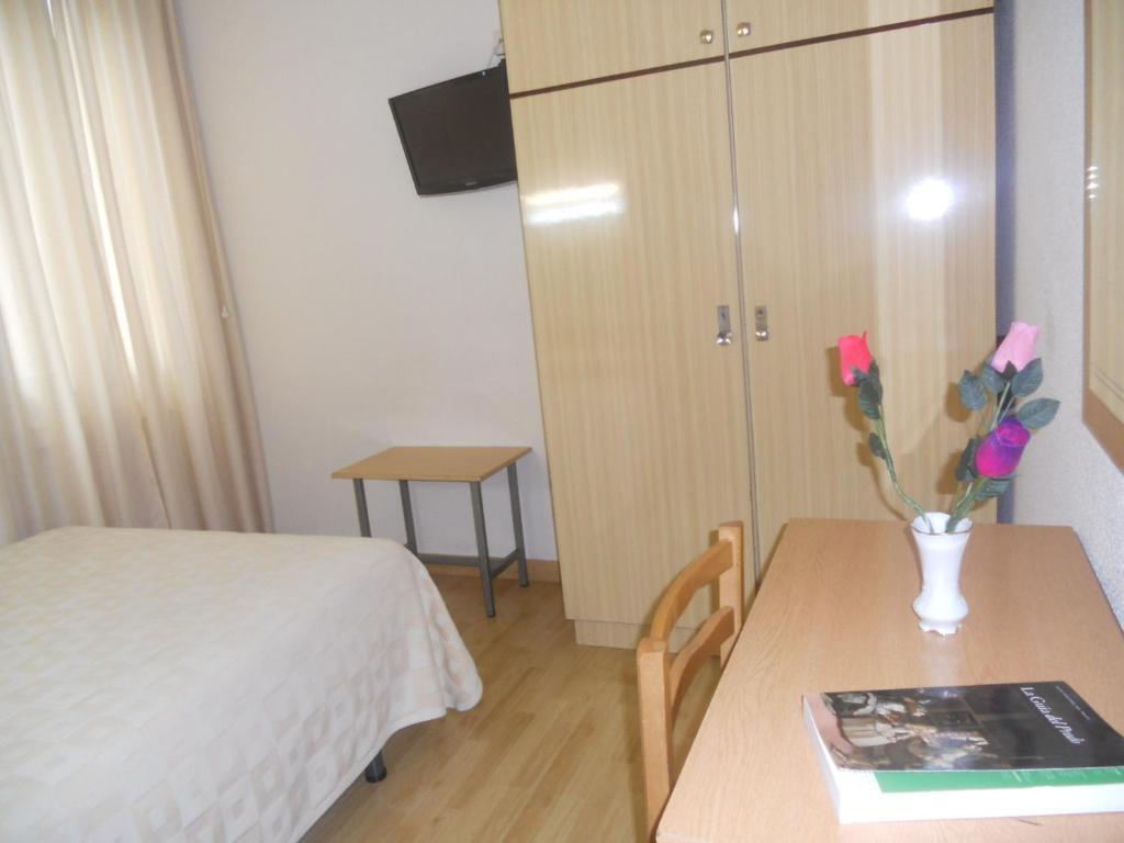 Hostal Olga Madrid Room photo