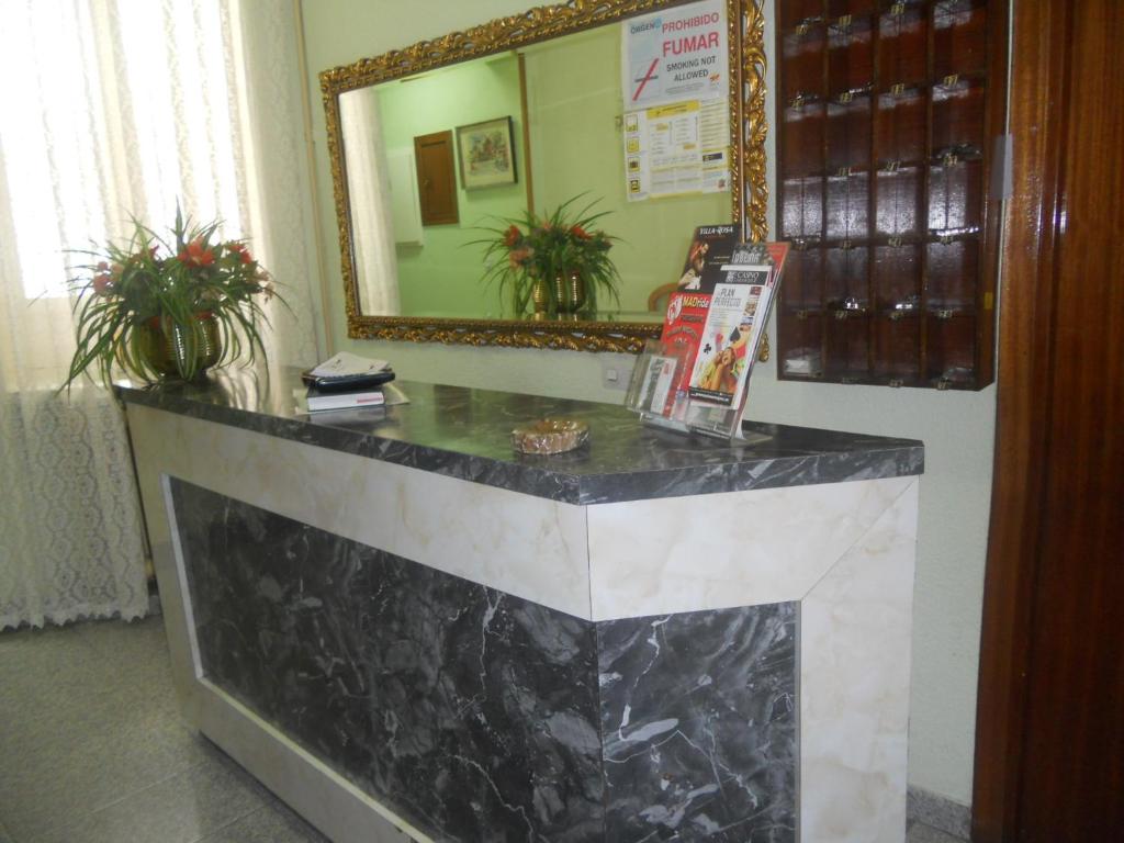 Hostal Olga Madrid Exterior photo