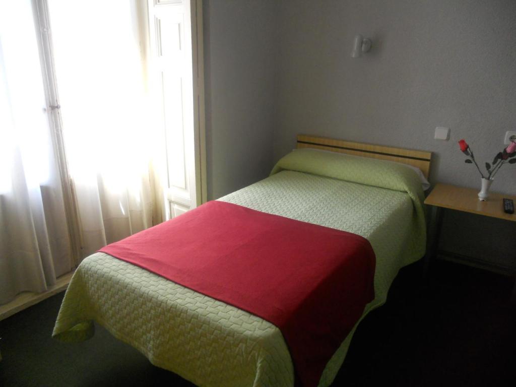 Hostal Olga Madrid Exterior photo