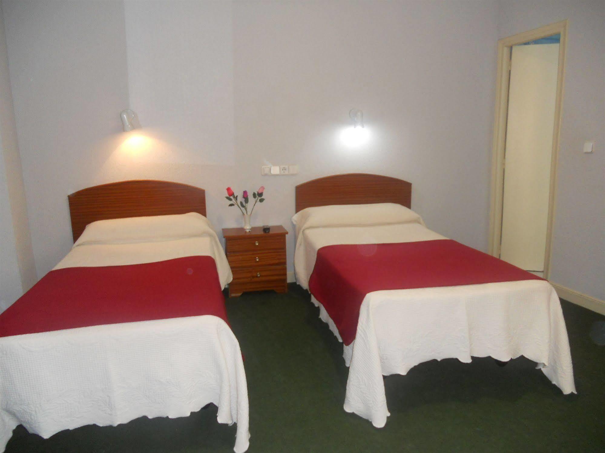 Hostal Olga Madrid Exterior photo