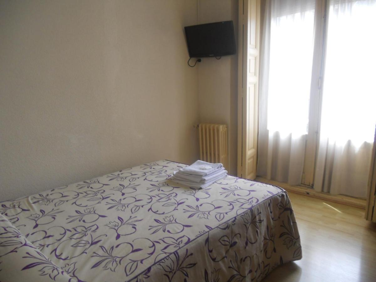 Hostal Olga Madrid Exterior photo